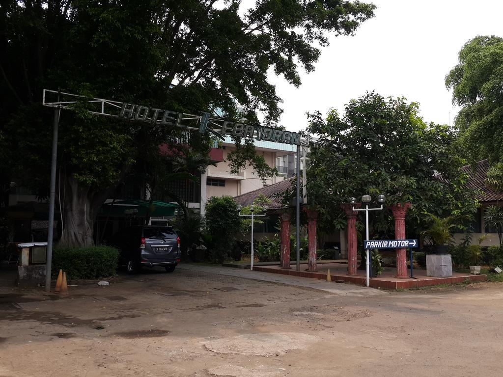Reddoorz Plus Near Kebayoran Baru Blok S Jakarta Exterior foto