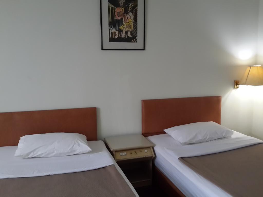 Reddoorz Plus Near Kebayoran Baru Blok S Jakarta Cameră foto